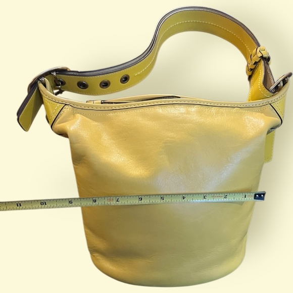 Coach Legacy Ergo Bucket Bag Sunflower Yellow Leather 11422 Y2K Vintage Shoulder - Picture 14 of 16